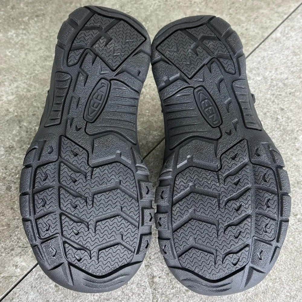 NWT KEEN Newport H2 Lime Black Water Sandals Toe Protection Quick Dry Kid Size 3